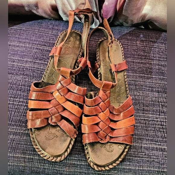 Strictly Comfort Sandals Womens Size 7M Brown Leather Upper Buckle, quality - Picture 5 of 8